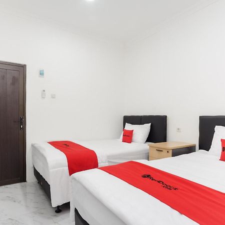 Reddoorz Syariah @ Sakura Hotel Jatiwaringin Bekasi Luaran gambar