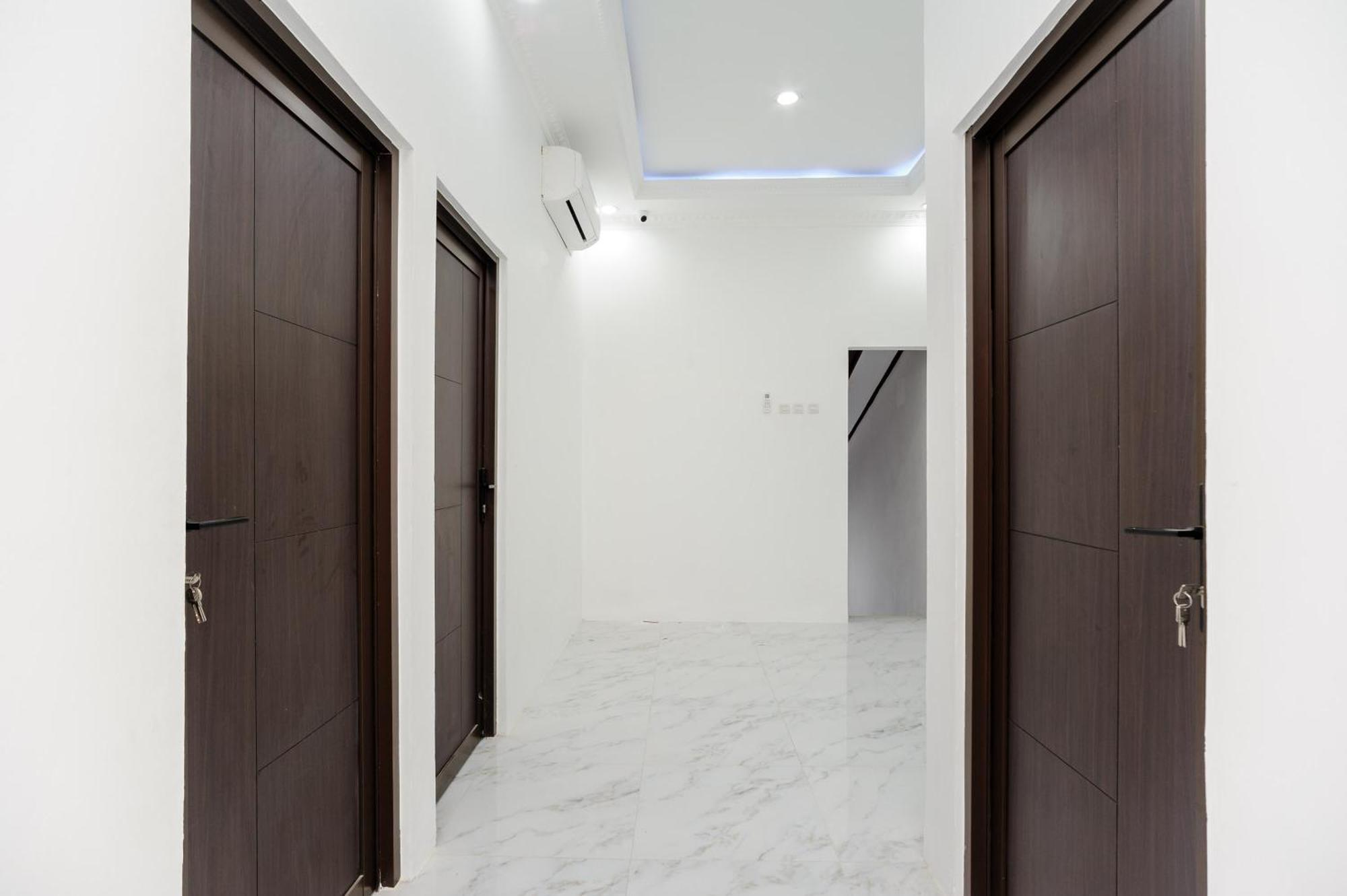 Reddoorz Syariah @ Sakura Hotel Jatiwaringin Bekasi Luaran gambar