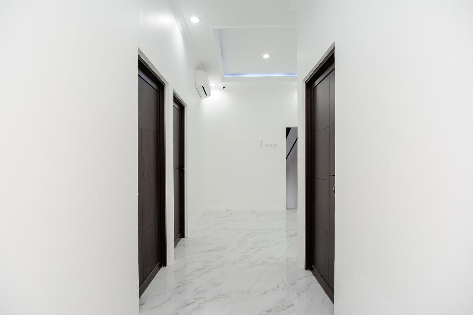 Reddoorz Syariah @ Sakura Hotel Jatiwaringin Bekasi Luaran gambar