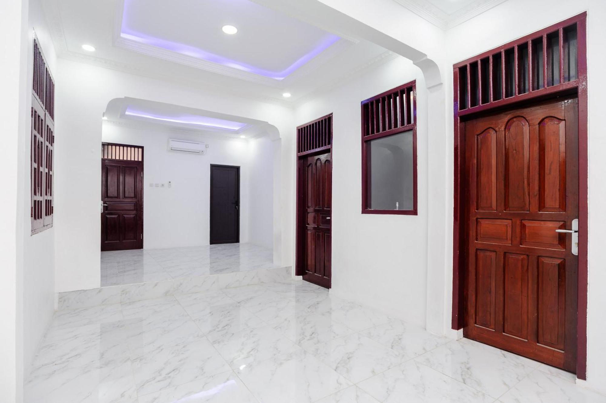 Reddoorz Syariah @ Sakura Hotel Jatiwaringin Bekasi Luaran gambar